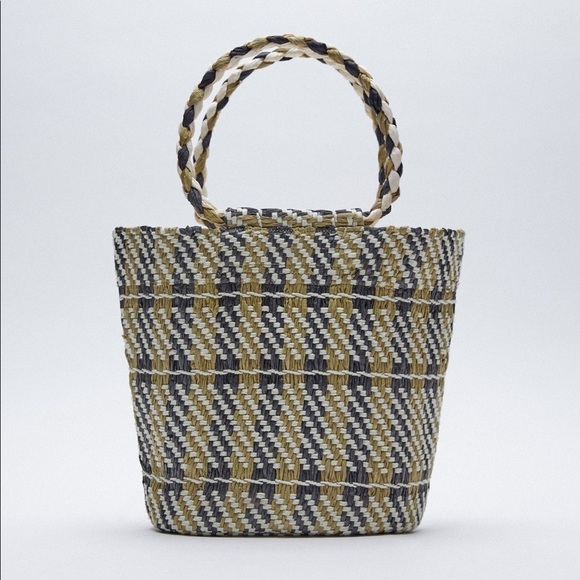 Zara Handbags - NWOT. Zara Natural Green Woven Crossbody Basket Bag with Top Handle.